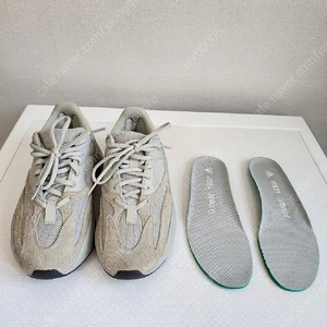 아디다스 이지부스트700 솔트