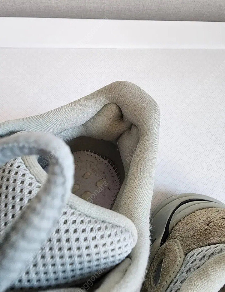 아디다스 이지부스트700 솔트 이미지