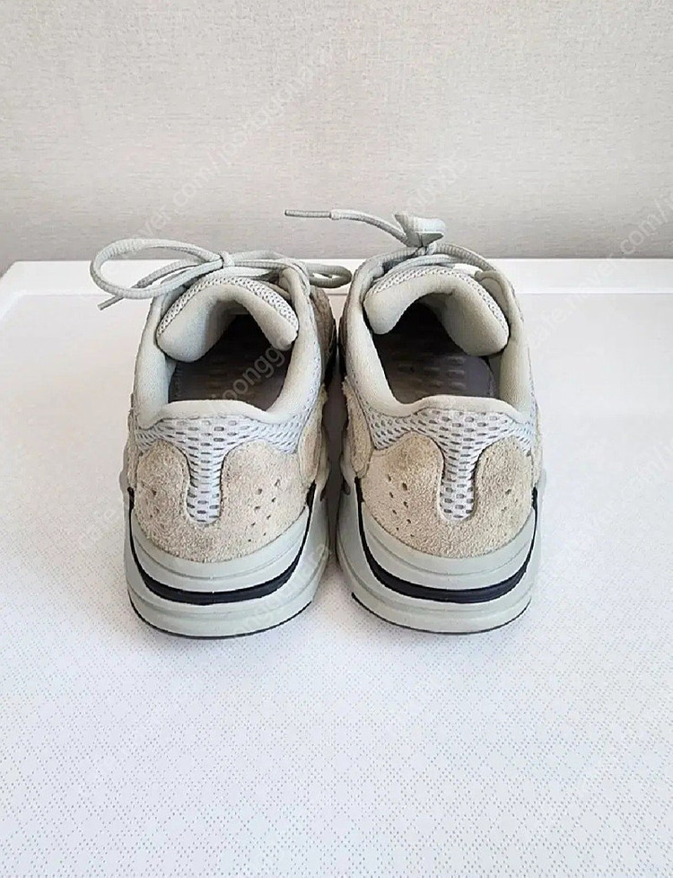 아디다스 이지부스트700 솔트 이미지