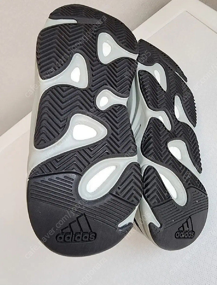 아디다스 이지부스트700 솔트 이미지