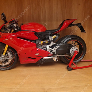 pocher 포커 1/4 두가티 파니갈레s 완성품 분양