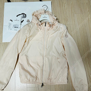 몽클레어 바람막이 파릴론스 핑크 팝니다.