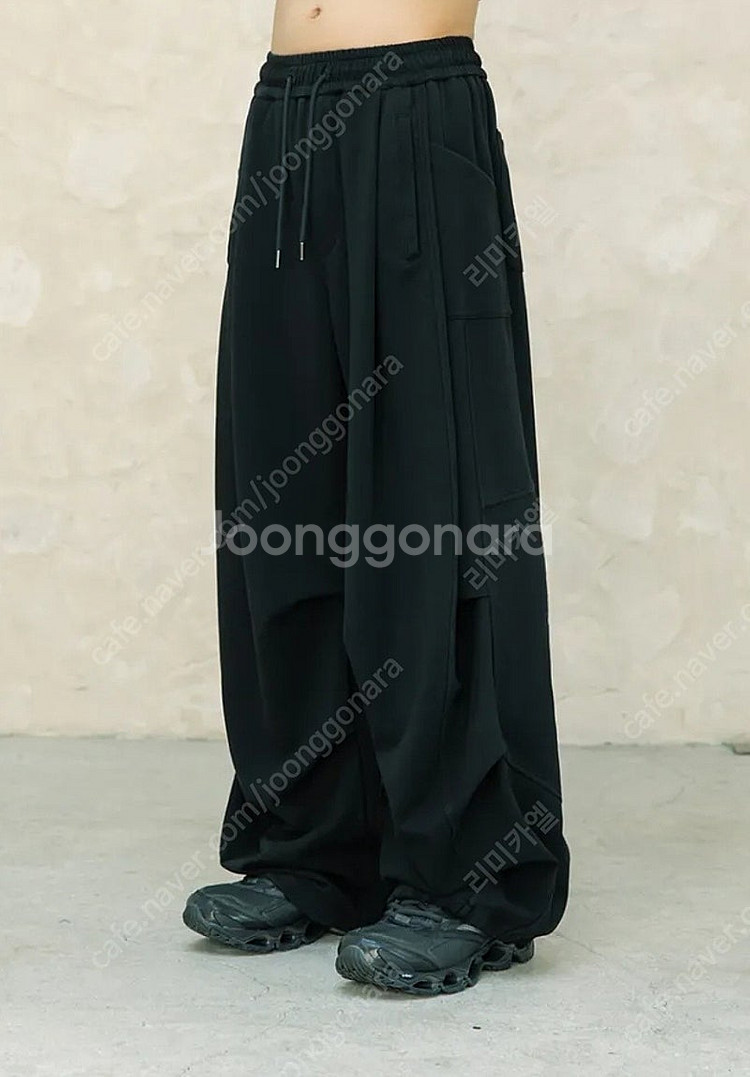 바지맛집 비긴202 보이드 파라슈트 스웻 팬츠 (블랙) '새 상품' 판매합니다--0