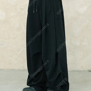 바지맛집 비긴202 보이드 파라슈트 스웻 팬츠 (블랙) '새 상품' 판매합니다