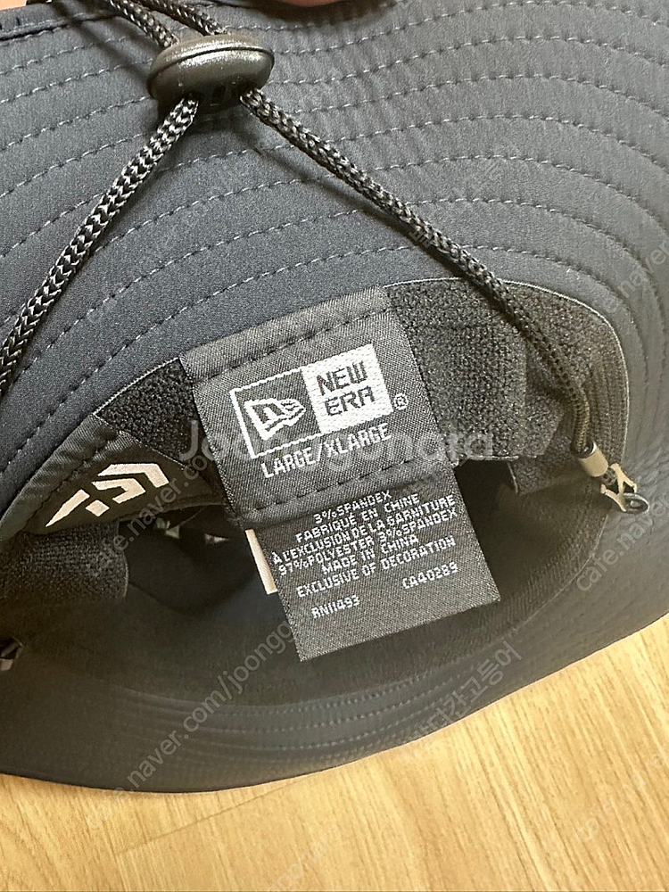 다이와 X 뉴에라 와이드챙 버킷햇(DC5004NK) L-XL 팝니다--2