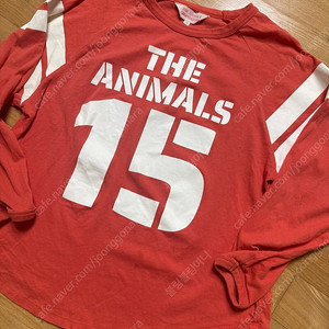 타오 숫자티 레드12y사이즈 판매해요