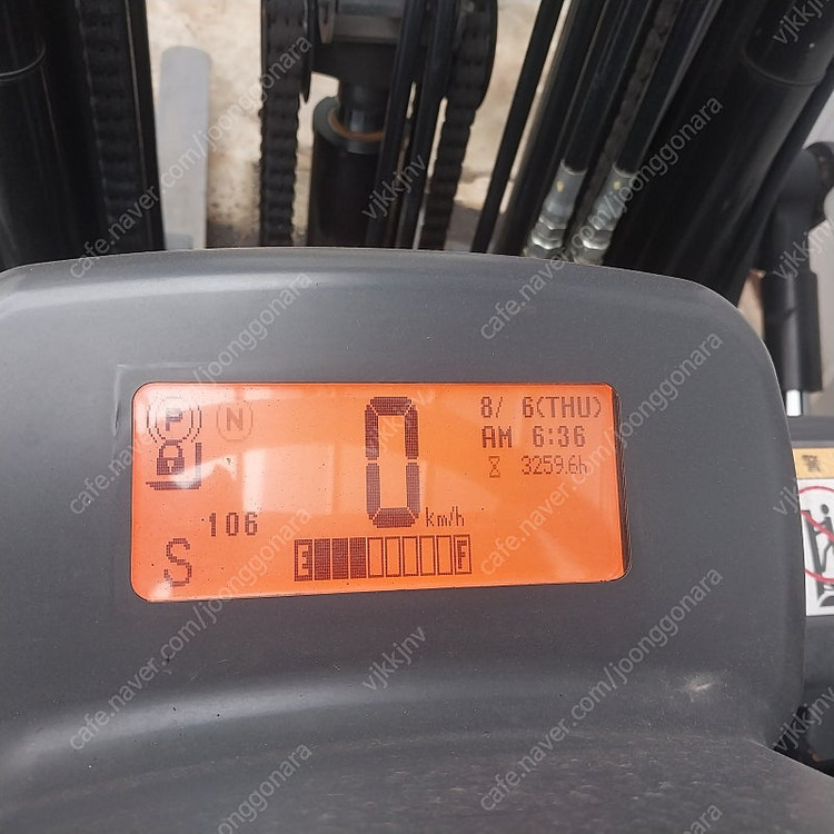 TCM 전동지게차 2.5톤 3단3600MM 싸이드쉬프트장착 3259시간 사용 2019년식 [신차수준] 전기--4