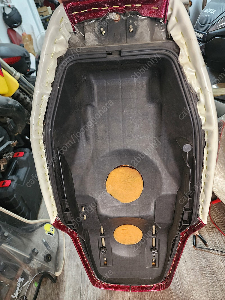 대림 큐2 Q2 용 에나멜시트 튜닝안장 이미지