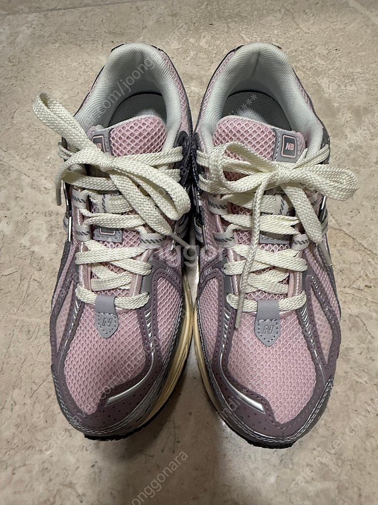 뉴발란스 1906r 핑크 운동화 235 새상품--0