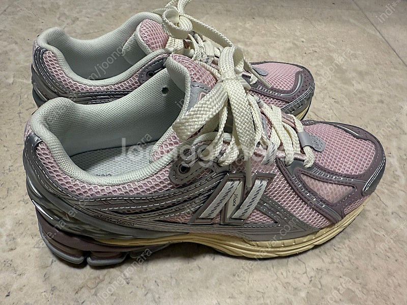 뉴발란스 1906r 핑크 운동화 235 새상품--1