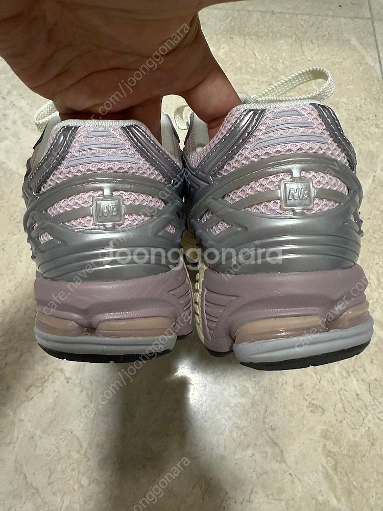 뉴발란스 1906r 핑크 운동화 235 새상품--2