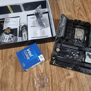 보드 Z790 TUF 램 삼성 5600 32GB 2개 글카 1070 1080ti 팝니다