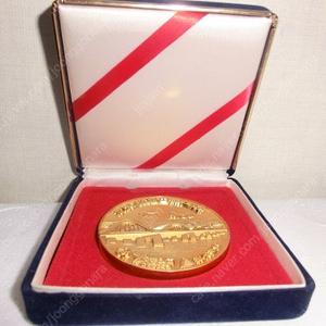 옛날 메달 여러점 팝니다