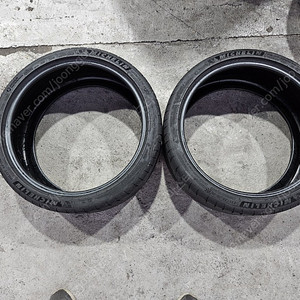 미쉐린타이어ps4s 235 35 19 중고 2개팝니다.