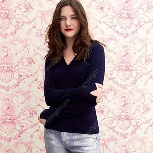 에릭봉파르 슬림핏 브이넥니트 귀한 마린 색상 M사이즈