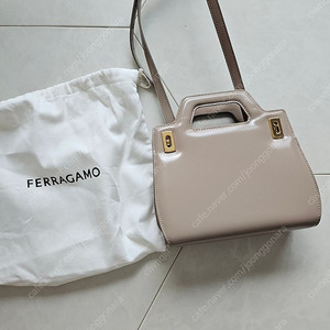 페라가모 완다백 미니 베이지