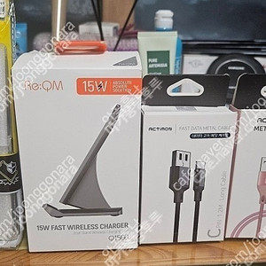 (새상품) Z플립5 투명젤리케이스,15W 충전기거치대,C타입 케이블,아이폰8핀 케이블 판매해요.