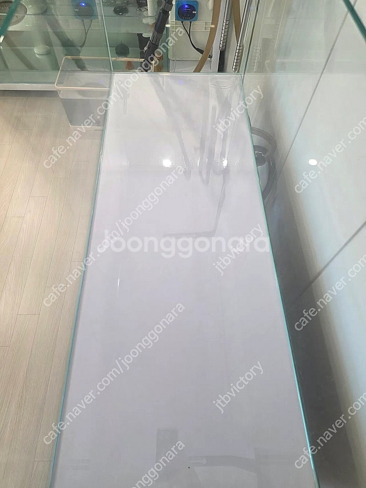 4자광폭 어항세트팝니다(철제축양장,10T올디,스텐여과기,니틀리서브2대,에하임uv350 리플렉스)--1