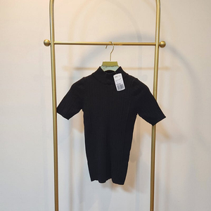 택 있는 새상품) 블랙 반팔 니트 스웨터