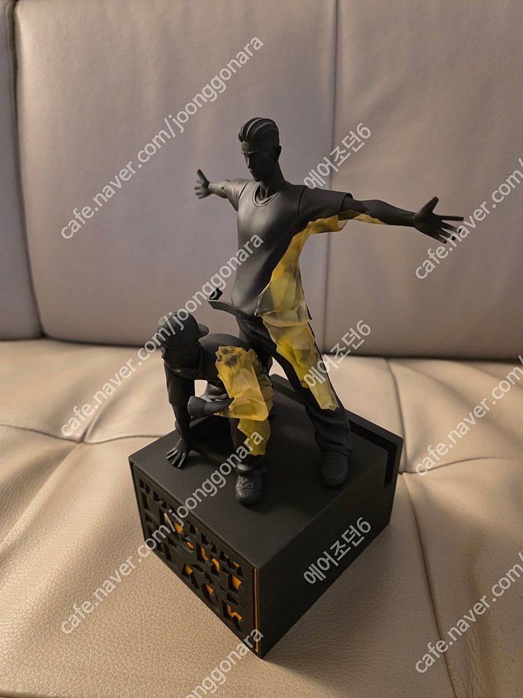 DEUX 듀스 오피셜 한정판 LP홀더 스태츄--0