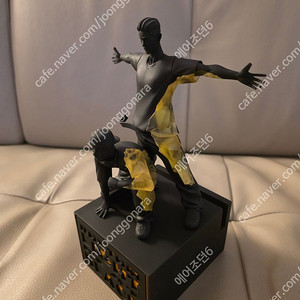 DEUX 듀스 오피셜 한정판 LP홀더 스태츄