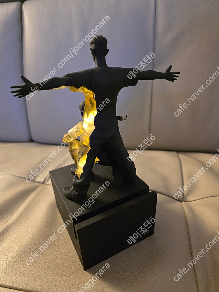 DEUX 듀스 오피셜 한정판 LP홀더 스태츄--1