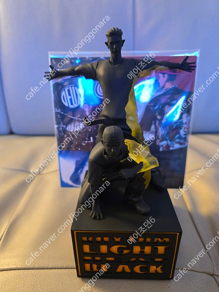 DEUX 듀스 오피셜 한정판 LP홀더 스태츄--2