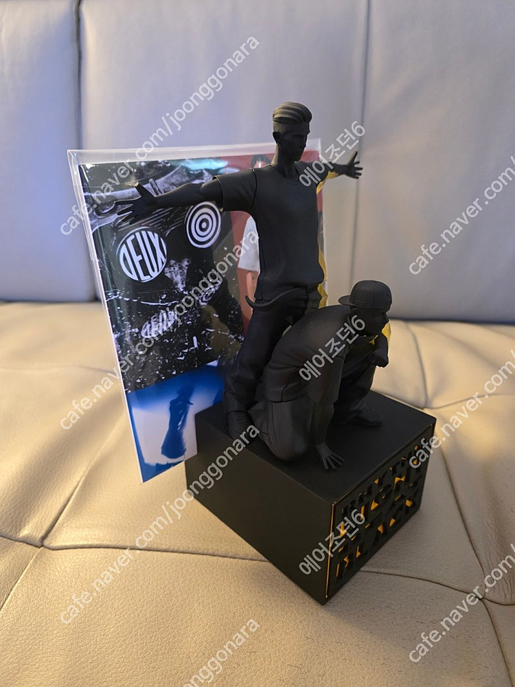 DEUX 듀스 오피셜 한정판 LP홀더 스태츄--3