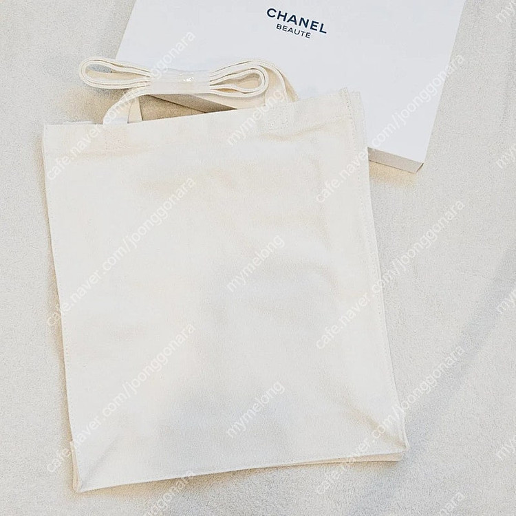 샤넬 뷰티 화이트 에코백 가방 이미지