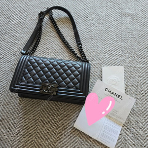 정품) 샤넬 보이백 캐비어 미듐 올블랙 한정판