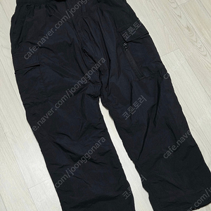 그라미치 라이트나일론 카고팬츠 블랙 L 사이즈 판매합니다.