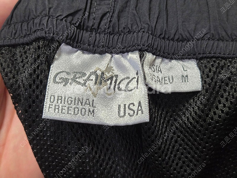 그라미치 라이트나일론 카고팬츠 블랙 L 사이즈 판매합니다.--1