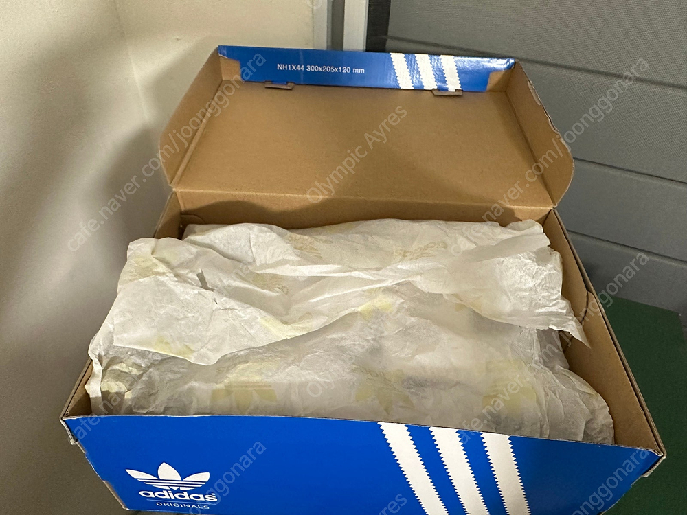 신품 - 아디다스 코리아 정품 운동화 슈즈 ZX750 S76194 사이즈 250m 남녀공용 이미지