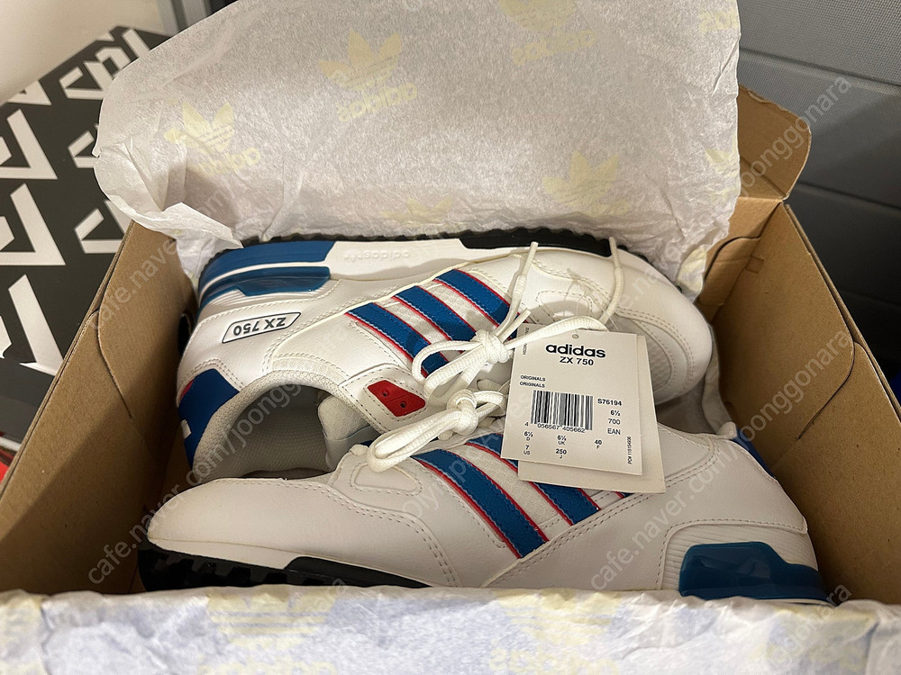 신품 - 아디다스 코리아 정품 운동화 슈즈 ZX750 S76194 사이즈 250m 남녀공용 이미지