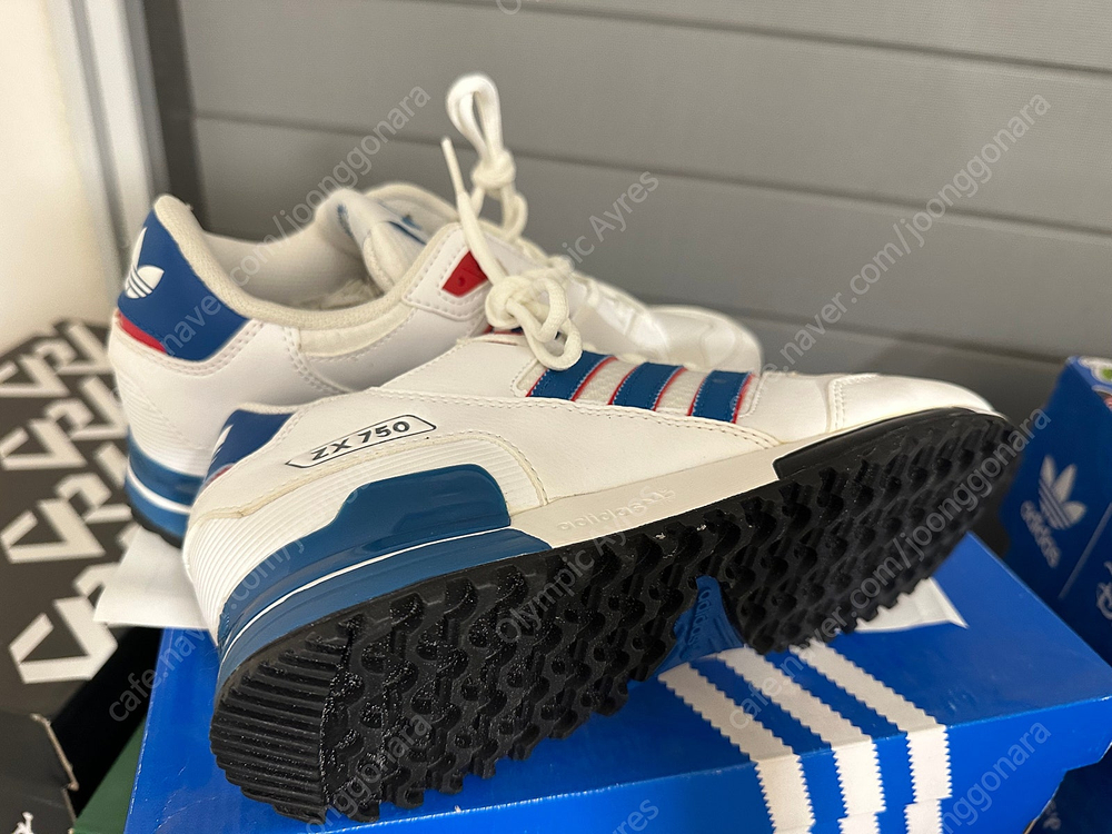 신품 - 아디다스 코리아 정품 운동화 슈즈 ZX750 S76194 사이즈 250m 남녀공용 이미지