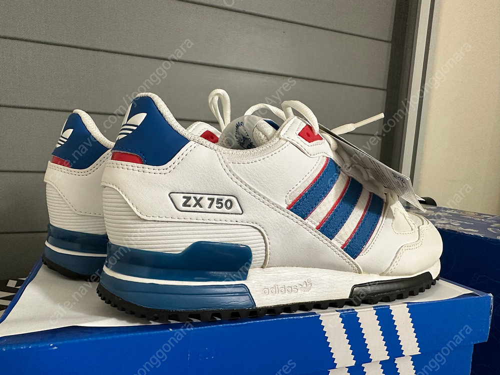 신품 - 아디다스 코리아 정품 운동화 슈즈 ZX750 S76194 사이즈 250m 남녀공용 이미지