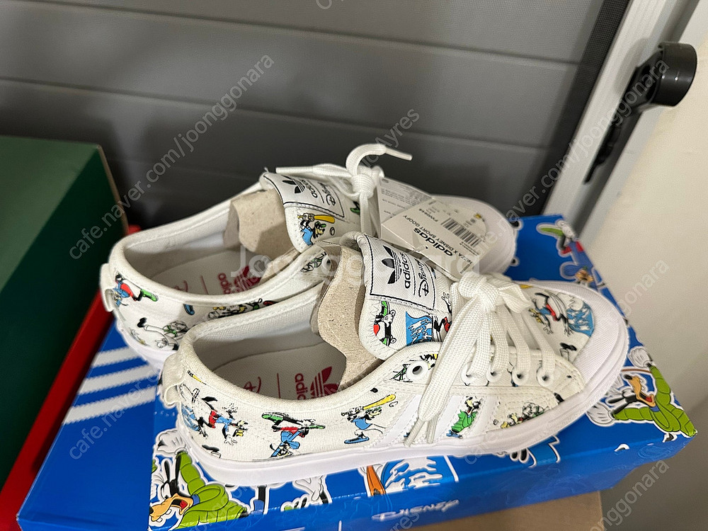 신품 - 아디다스 코리아 정품 니짜 X 디즈니 스포츠 구피 콜라보 에디션 운동화 슈즈 FW0645 사이즈260--5