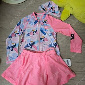 뉴발란스 여아 레쉬가드 110. 새거
