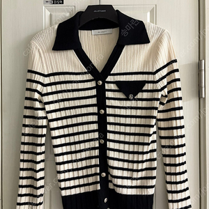 JJ지고트 보튼 장식 브이 칼라 풀오버 니트 (1회착용)