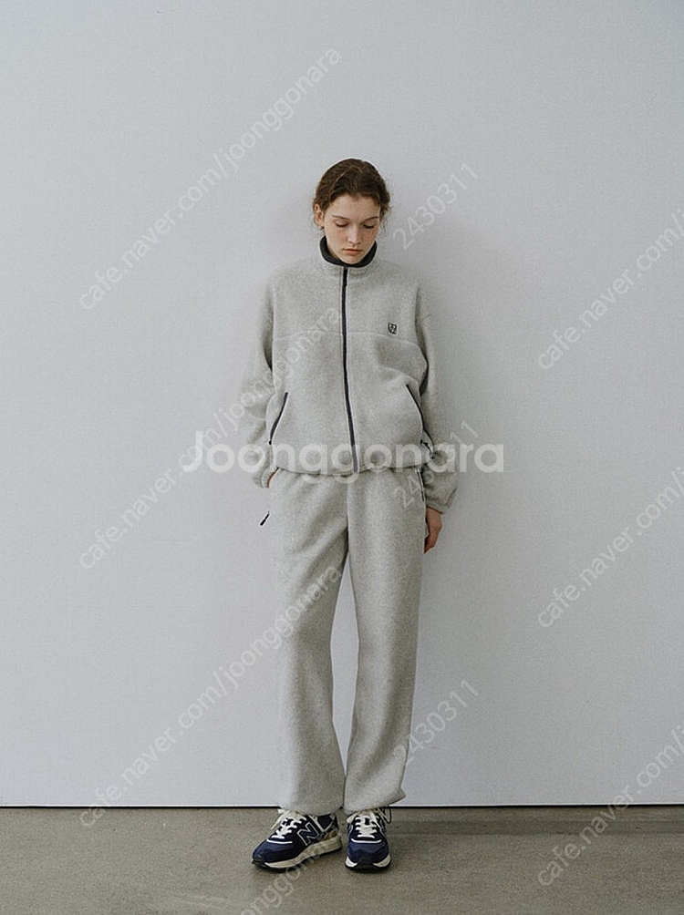 유라고 Emblem fleece pants 라이트그레이--1