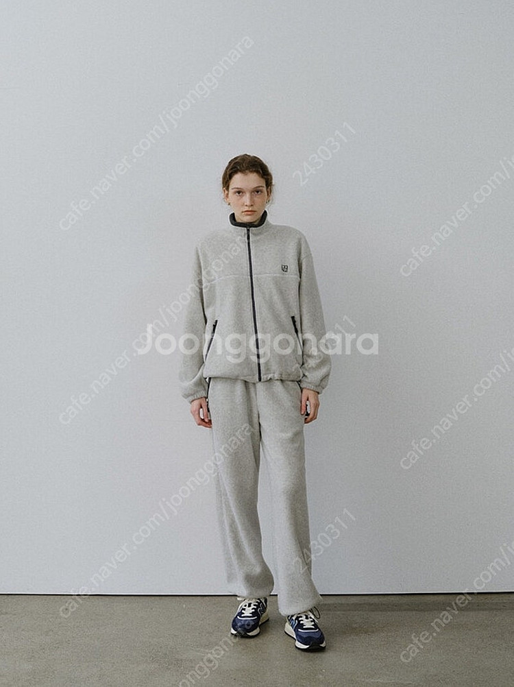 유라고 Emblem fleece pants 라이트그레이--2