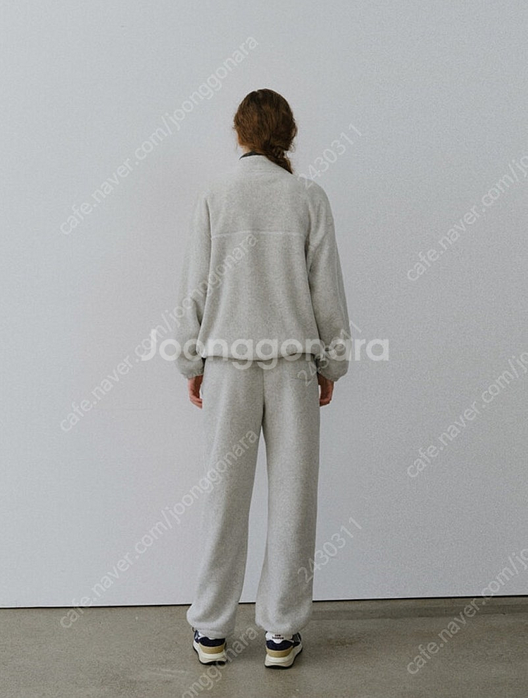 유라고 Emblem fleece pants 라이트그레이--3