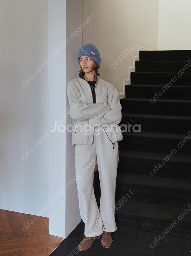 유라고 Emblem fleece pants 라이트그레이--4