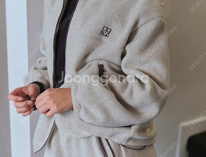 유라고 Emblem fleece zip-up라이트그레이--1