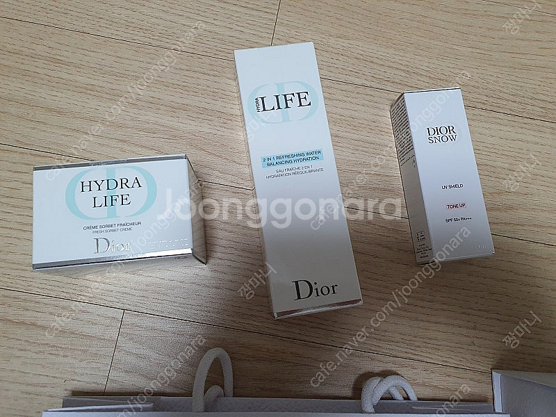 [][] 디올 dior 화장품 디올스노우 유브이 쉴드 톤업 30ml 6만/개당 /택포--0