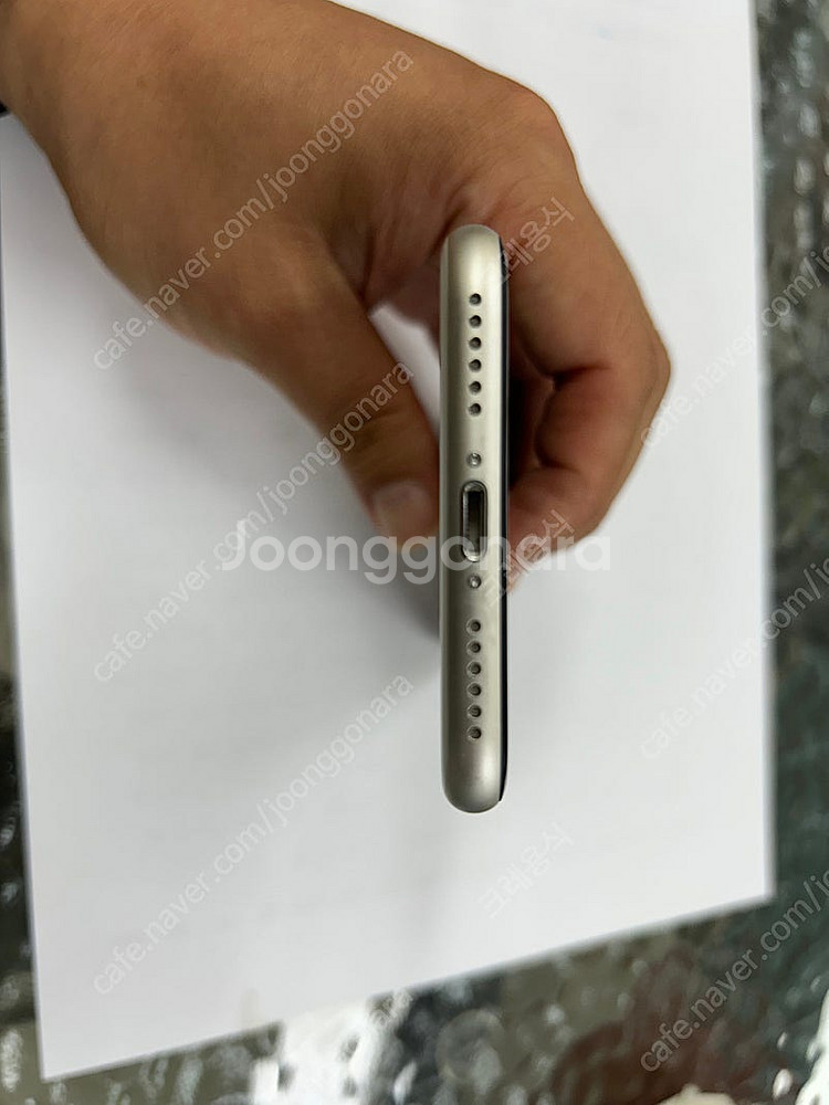 [개인거래]아이폰 SE2 화이트 64g 팝니다(정상해지)--2