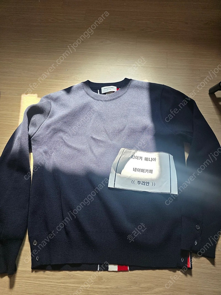 [4]톰브라운 밀라노스티치 니트 백라인--1