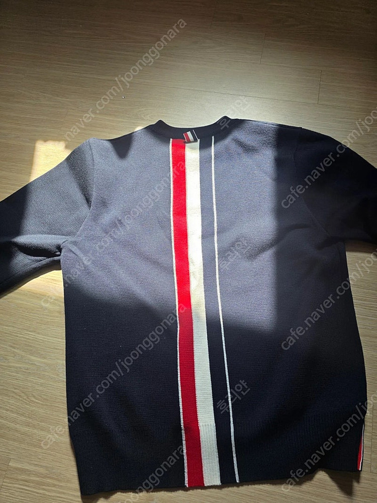 [4]톰브라운 밀라노스티치 니트 백라인--2