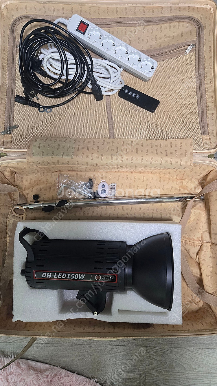 대한 조명 DH LED 150W 지속 조명 팝니다 (바퀴이동식/캐리어/리모컨 포함)--0