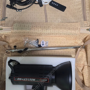 대한 조명 DH LED 150W 지속 조명 팝니다 (바퀴이동식/캐리어/리모컨 포함)